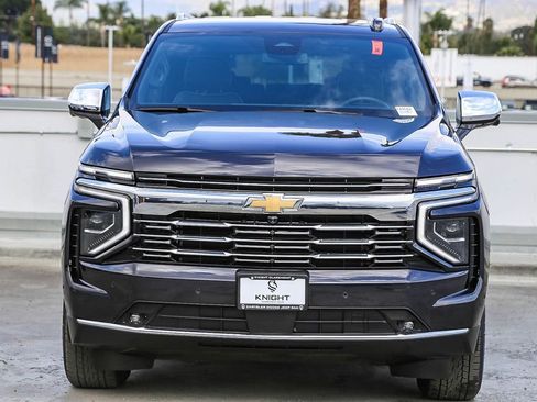 Used 2025 Chevrolet Suburban Premier image 3