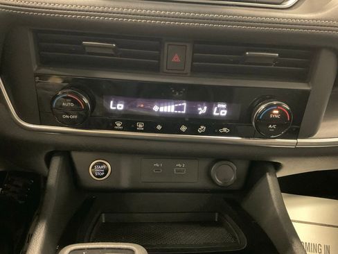 Used 2023 Nissan Rogue SV image 18