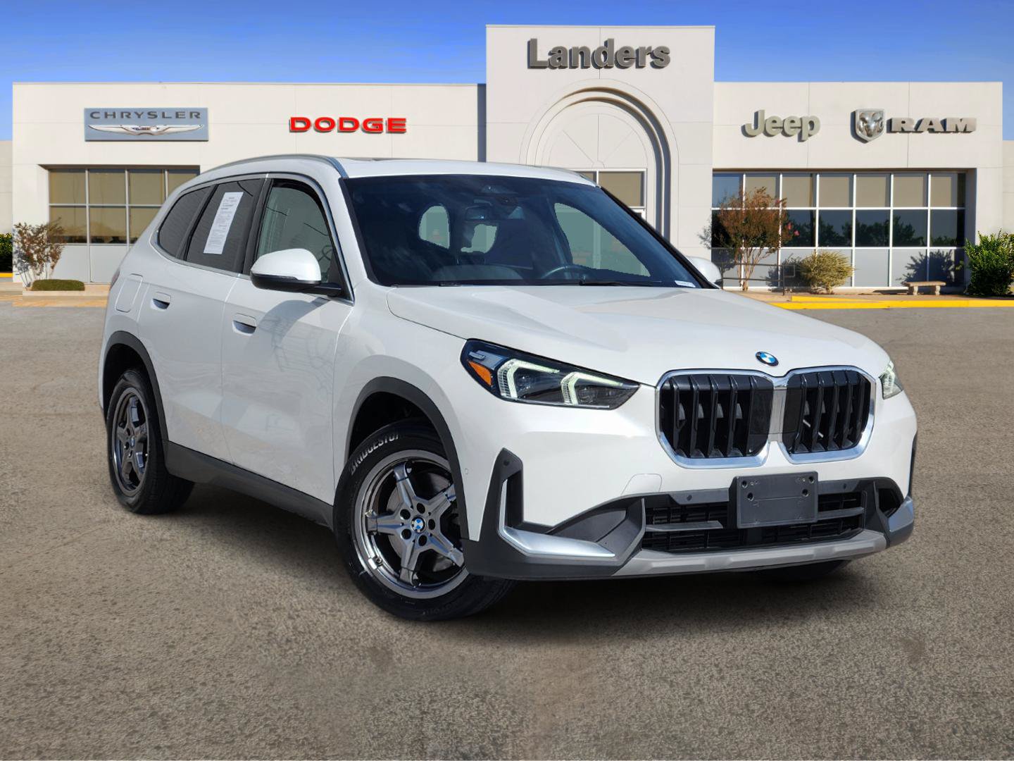 Used 2023 BMW X1 xDrive28i w/ Convenience Package AWD/4WD image 1