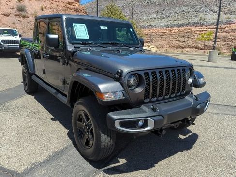 Used 2021 Jeep Gladiator Sport AWD/4WD image 3