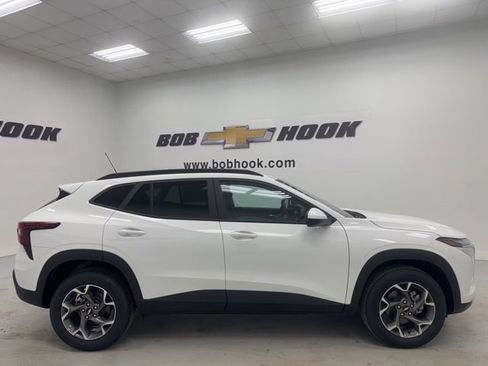 Used 2026 Chevrolet Trax LT w/ Driver Confidence Package FWD image 4