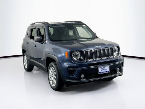 Used 2022 Jeep Renegade Latitude image 3