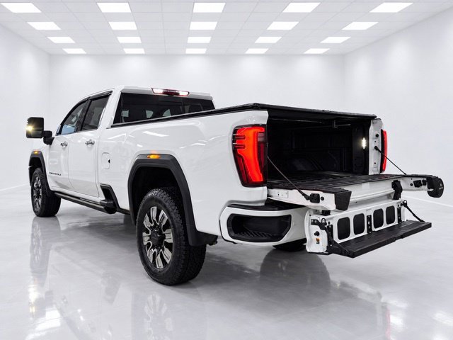 Used 2024 GMC Sierra 2500 Denali w/ Denali Reserve Package AWD/4WD image 11