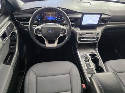 Used 2021 Ford Explorer XLT w/ Equipment Group 202A image 12