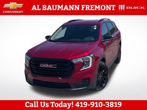 Used 2023 GMC Terrain SLE w/ Driver Convenience Package FWD image 2