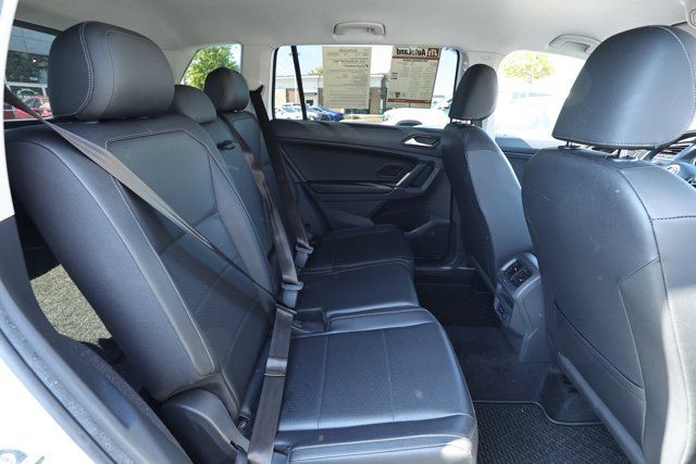 Used 2020 Volkswagen Tiguan SE AWD/4WD image 28