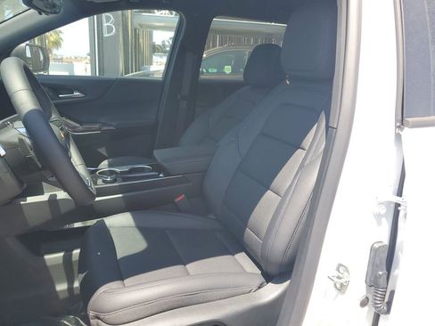 New 2026 Chevrolet Equinox LT w/ Convenience Package II FWD image 18