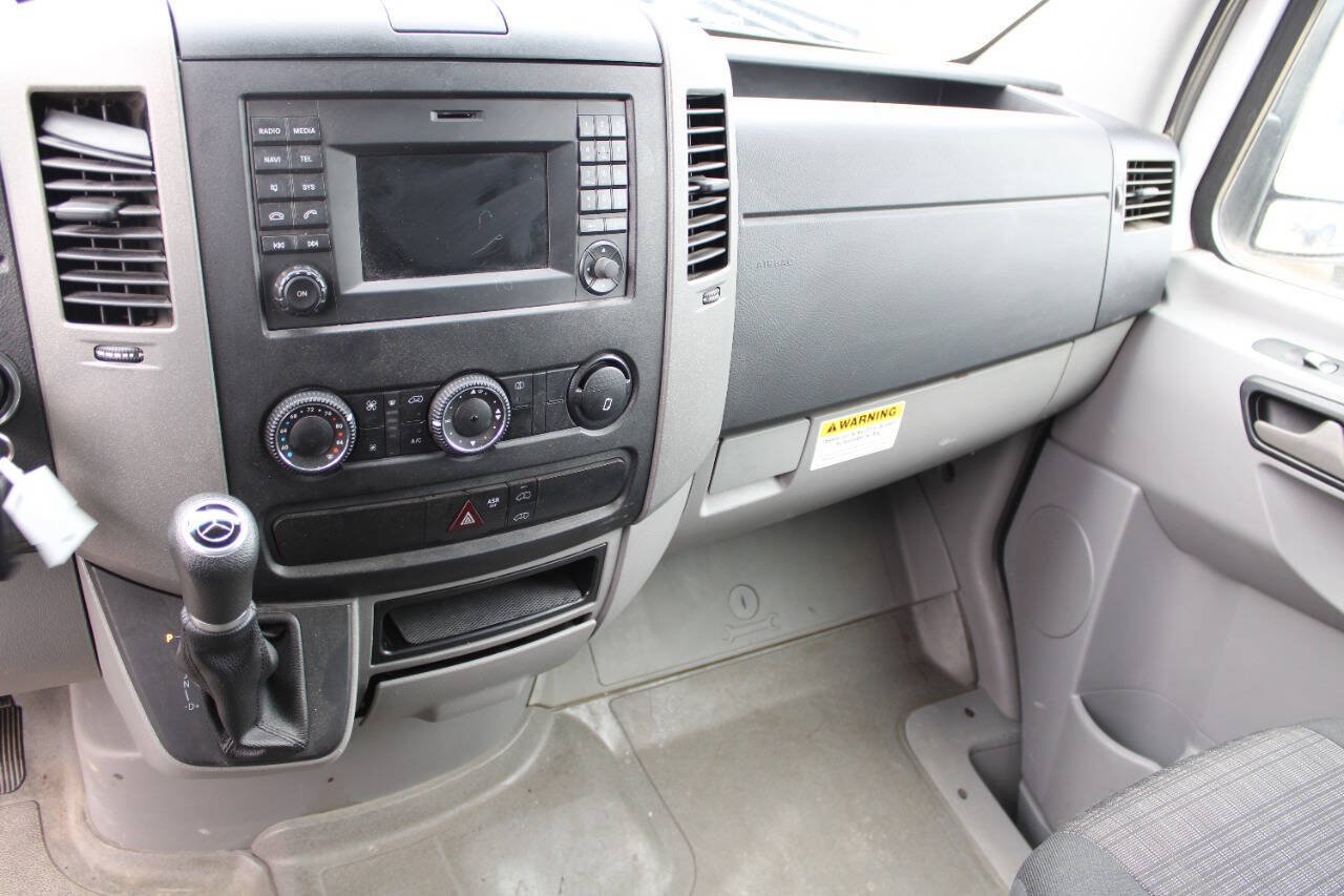Used 2015 Mercedes-Benz Sprinter 2500 image 11