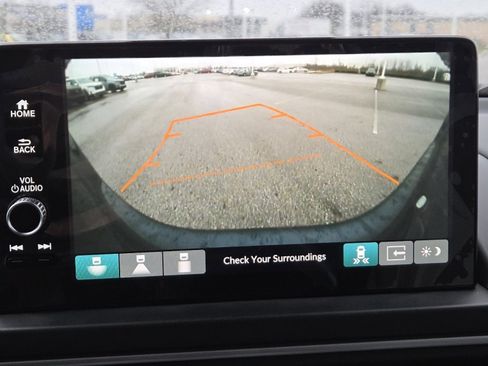 Used 2025 Honda Pilot EX-L image 6