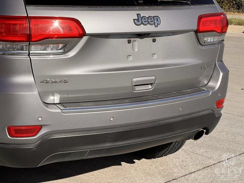 Used 2017 Jeep Grand Cherokee Limited AWD/4WD image 6