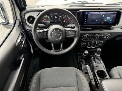 Used 2024 Jeep Gladiator Sport image 14