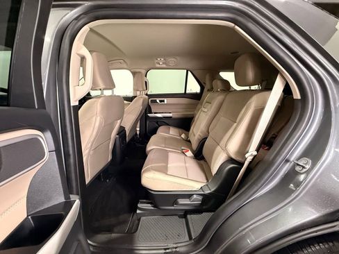 Used 2022 Ford Explorer XLT AWD/4WD image 18
