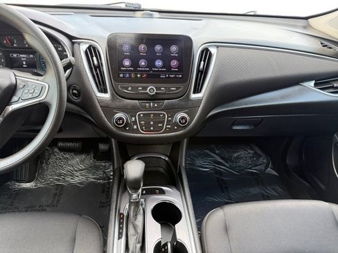 Used 2021 Chevrolet Malibu LT FWD image 15