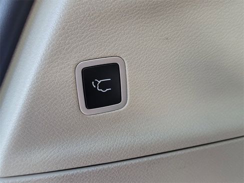 Used 2024 Chrysler Pacifica Touring-L image 26