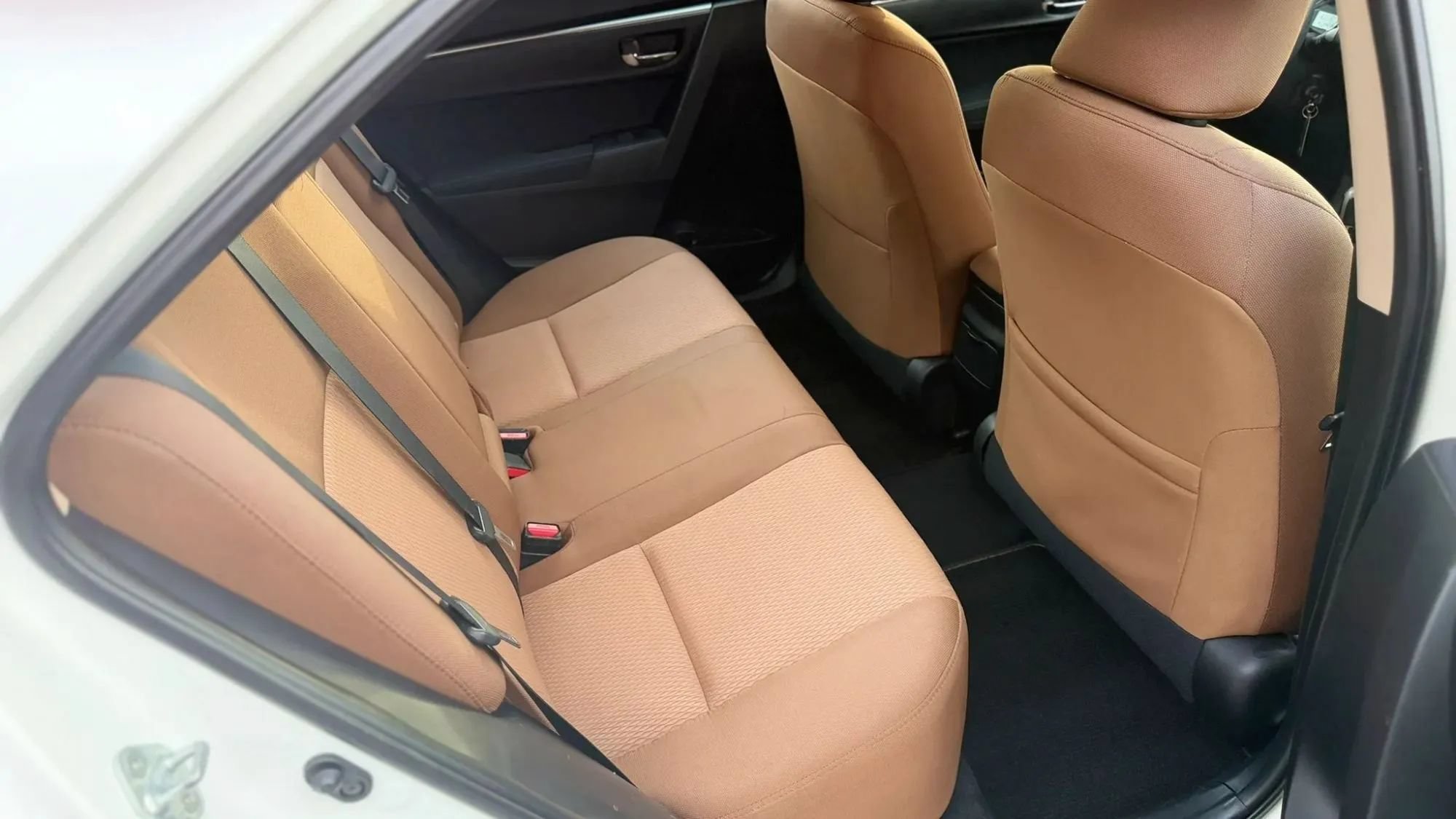 Used 2015 Toyota Corolla LE FWD image 16
