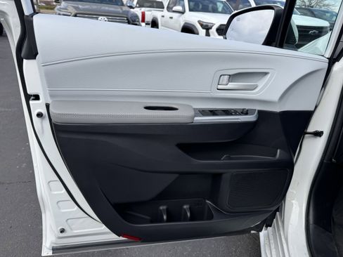 Used 2025 Toyota Sienna LE image 23