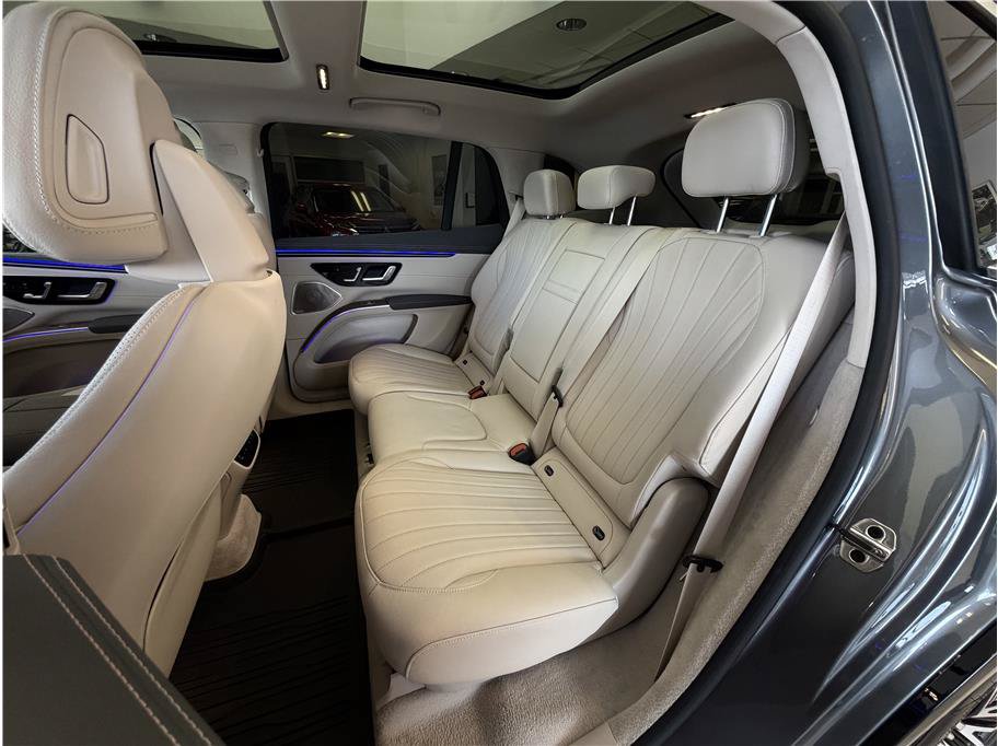 Used 2023 Mercedes-Benz EQS 580 4MATIC SUV w/ Exclusive Trim Package image 28