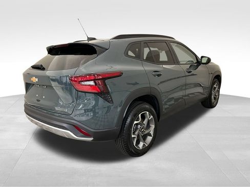 Used 2025 Chevrolet Trax LT FWD image 5