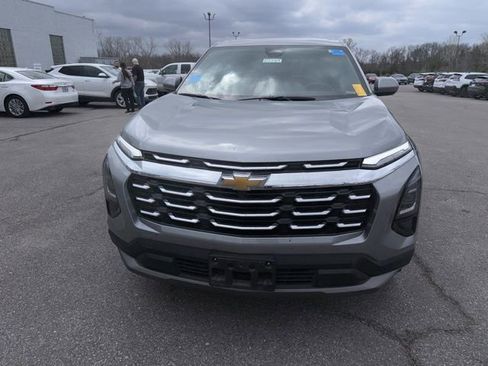 Used 2025 Chevrolet Equinox LT image 3