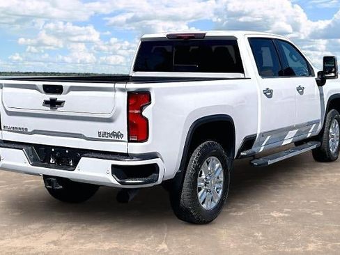 Used 2025 Chevrolet Silverado 2500 High Country w/ Technology Package AWD/4WD image 6