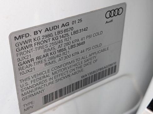 Used 2025 Audi SQ6 e-tron Prestige AWD/4WD image 26