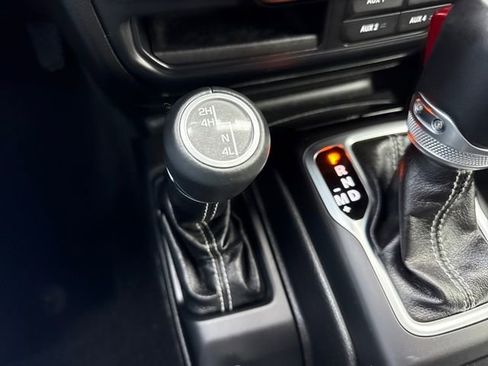 Used 2019 Jeep Wrangler Unlimited Sahara image 28