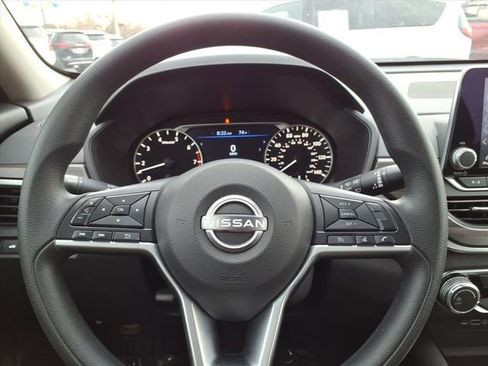 Used 2024 Nissan Altima 2.5 SV FWD image 21
