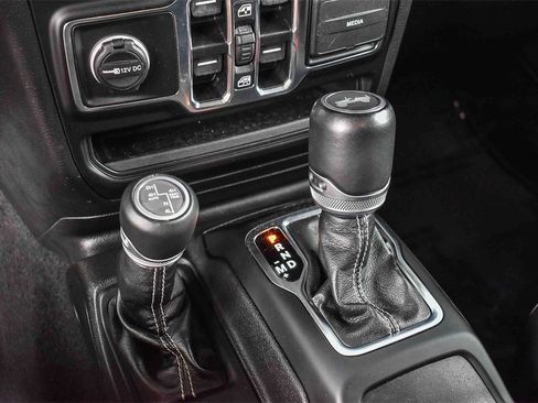 Used 2022 Jeep Wrangler Unlimited Sahara image 18