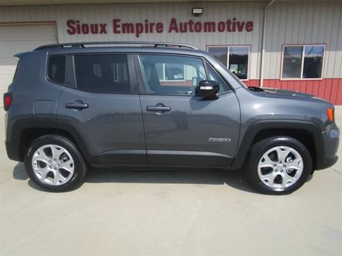 Used 2022 Jeep Renegade Limited image 2