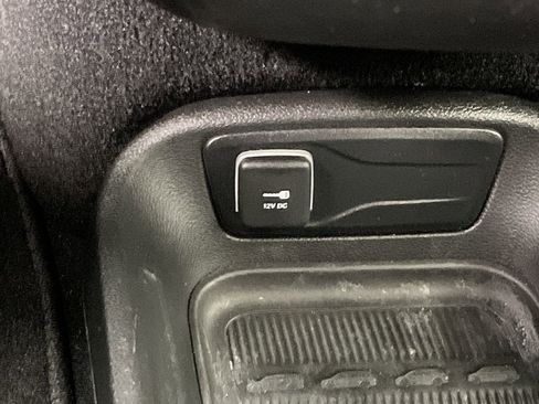 Used 2023 Chrysler Pacifica Touring FWD image 23