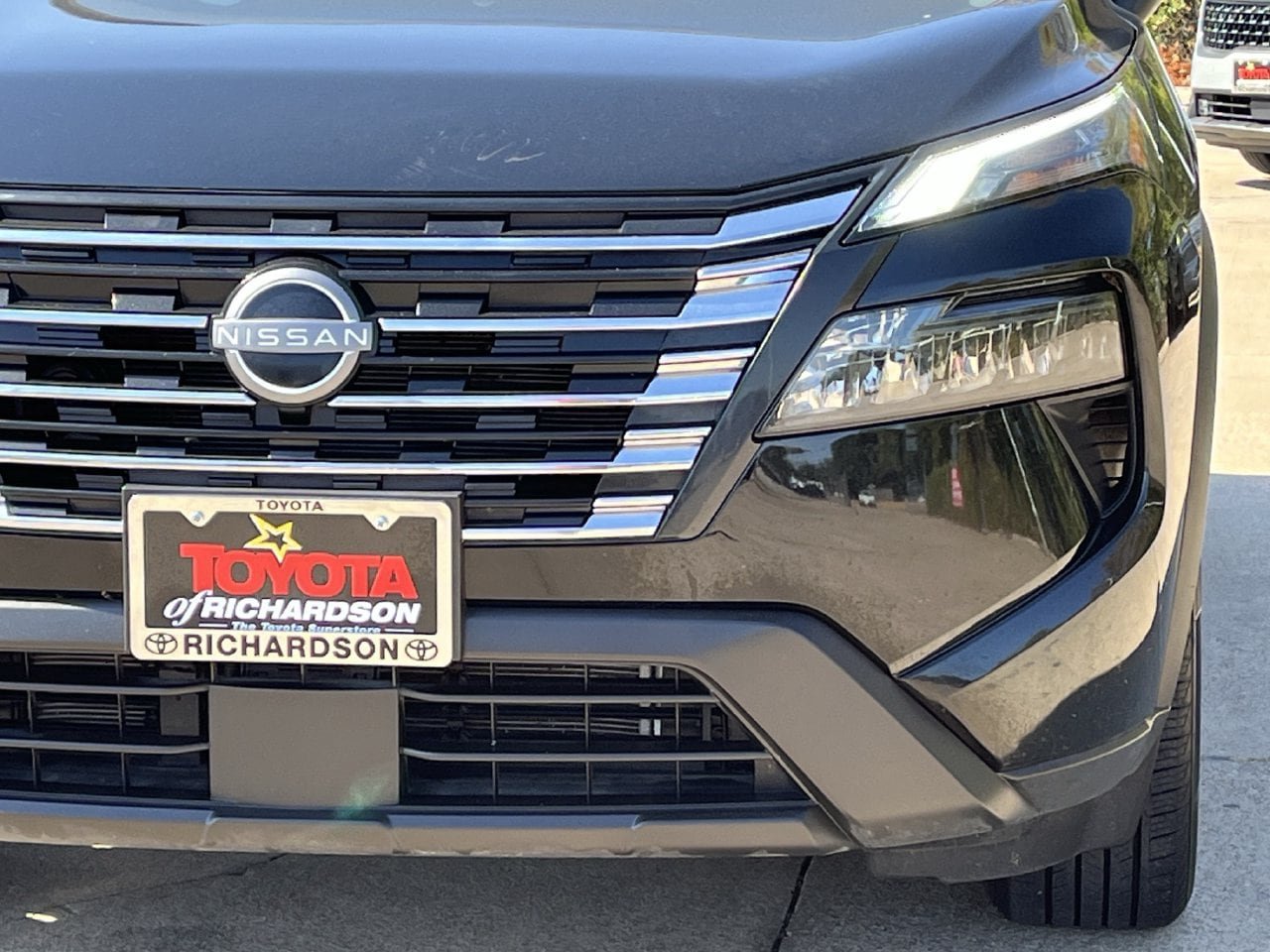Used 2026 Nissan Rogue SV FWD image 8