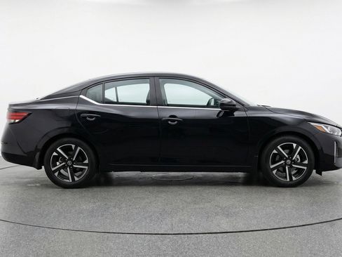 Used 2025 Nissan Sentra SV FWD image 11