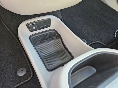 Used 2024 Chrysler Pacifica Touring-L FWD image 33
