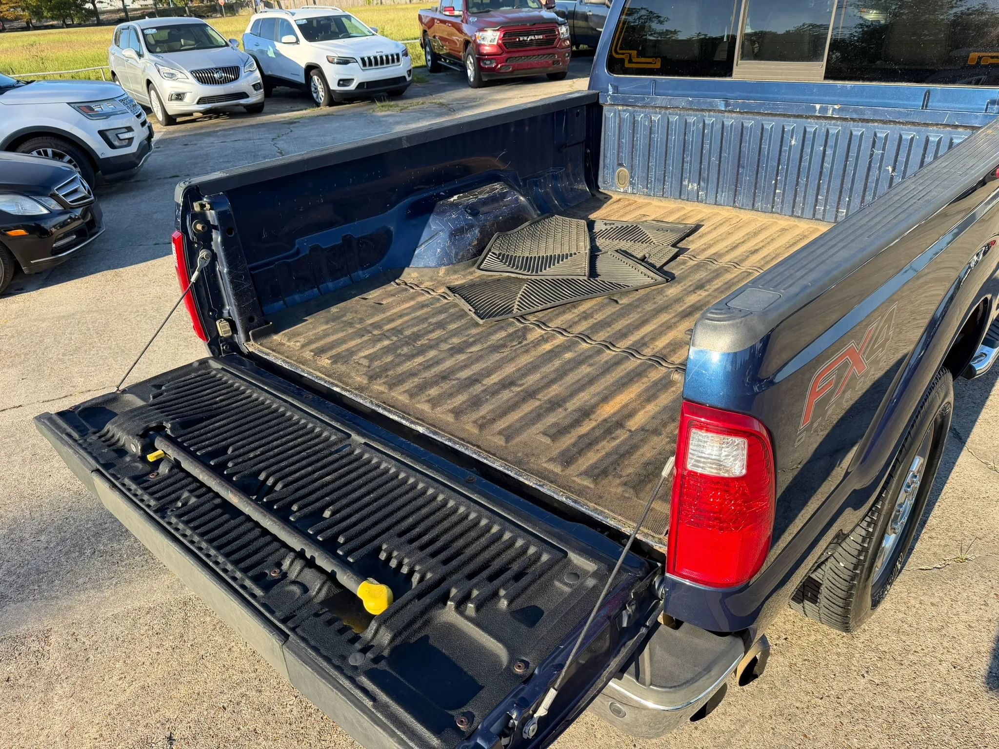 Used 2012 Ford F250 Lariat w/ Lariat Interior Pkg AWD/4WD image 5