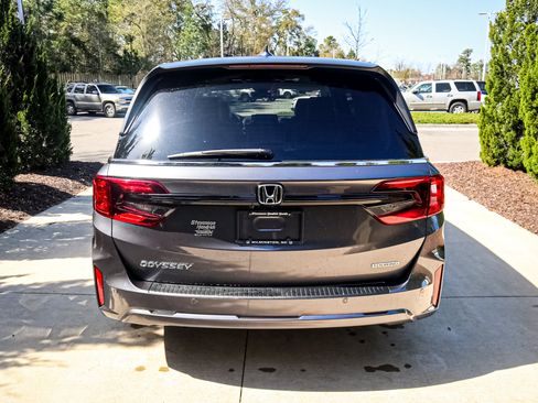 New 2026 Honda Odyssey Touring image 9