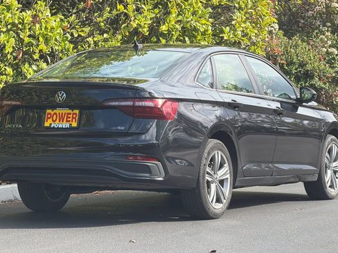 Used 2024 Volkswagen Jetta SE FWD image 4