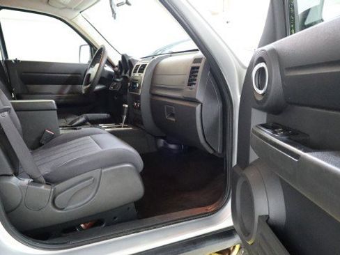 Used 2011 Dodge Nitro Heat image 10