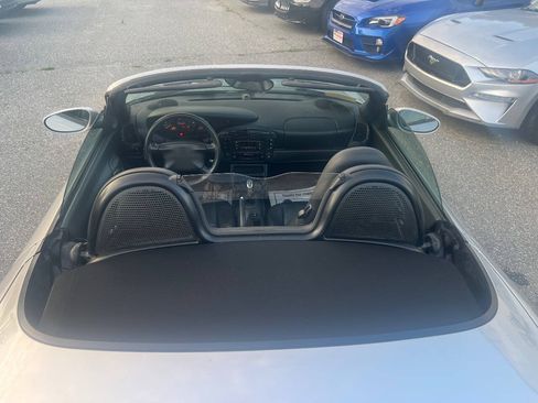 Used 2000 Porsche Boxster RWD image 9