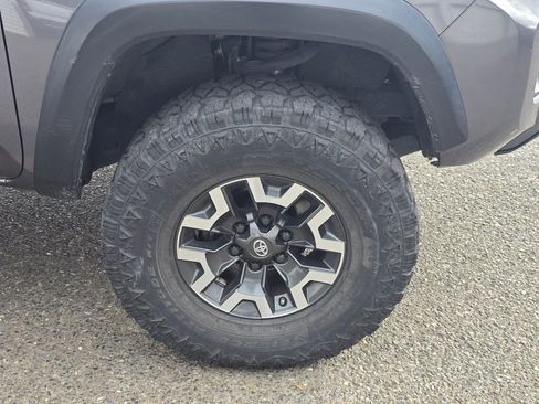 Used 2017 Toyota Tacoma TRD Off-Road w/ Tow Package image 43