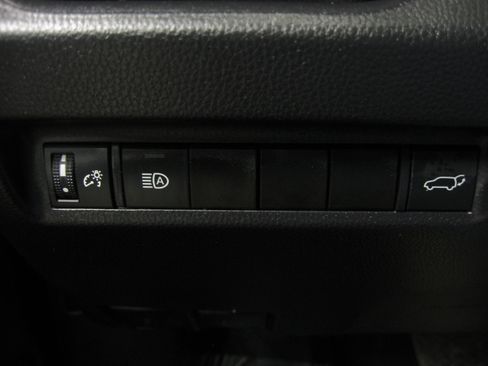 Used 2021 Toyota RAV4 XLE w/ Convenience Package image 19