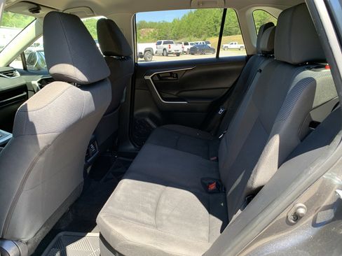 Used 2020 Toyota RAV4 LE w/ Carpet Mat Package AWD/4WD image 38