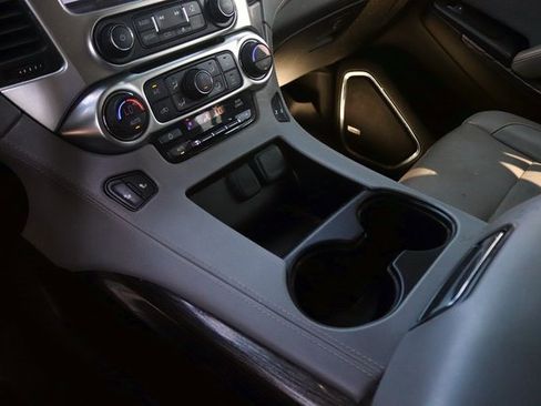 Used 2019 Chevrolet Suburban LT image 24