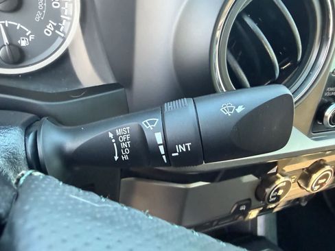 Used 2020 Toyota Tacoma SR5 RWD image 25