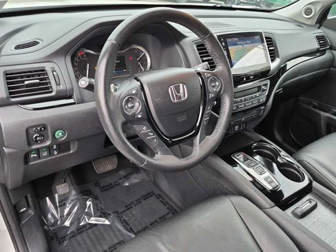 Used 2017 Honda Pilot Touring image 10