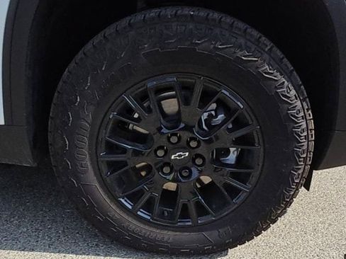 Used 2025 Chevrolet Traverse Z71 w/ LPO, Floor Liner Package AWD/4WD image 8