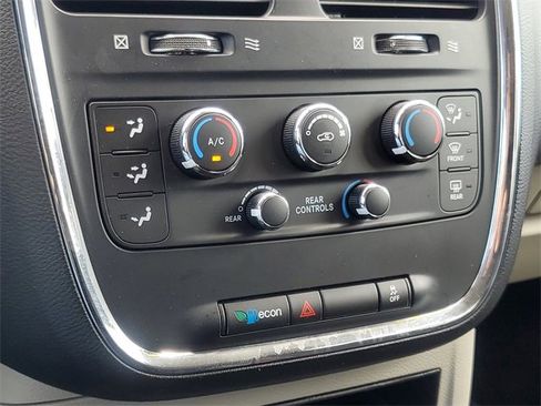 Used 2019 Dodge Grand Caravan SE image 23