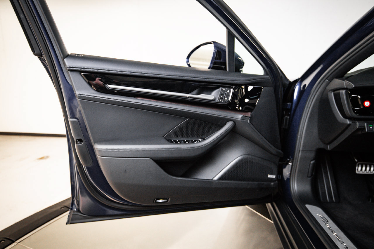 Certified 2026 Porsche Panamera RWD image 24