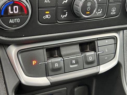 Used 2023 GMC Terrain SLT image 18