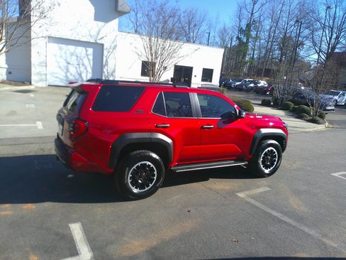 Used 2025 Toyota 4Runner TRD Off-Road image 12