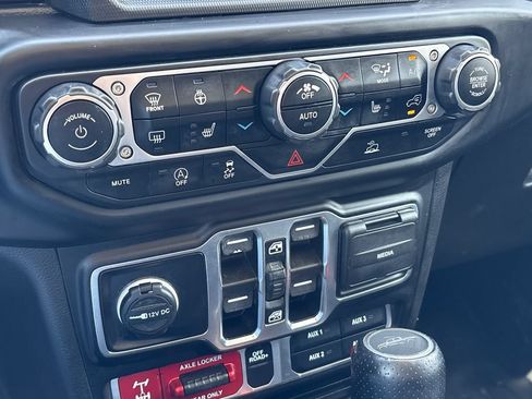 Used 2023 Jeep Gladiator Mojave w/ LED Lighting Group AWD/4WD image 39